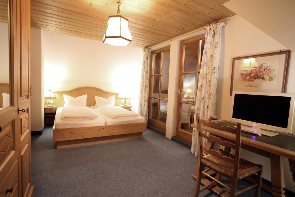 Gasthof Blaue Gams Ettal Room photo