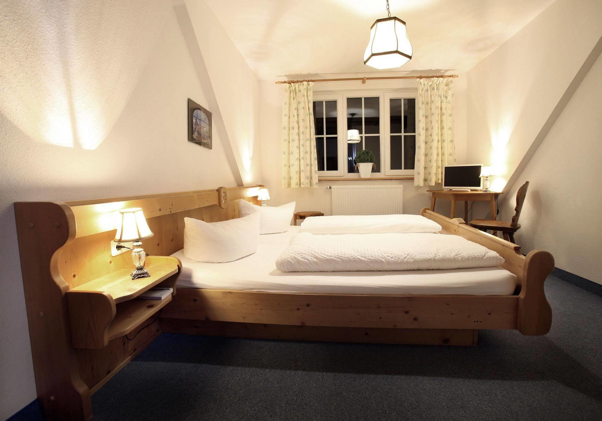 Gasthof Blaue Gams Ettal Exterior photo